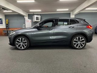 BMW X2 SDrive18i Executive / NL-auto / Navigatie / 10