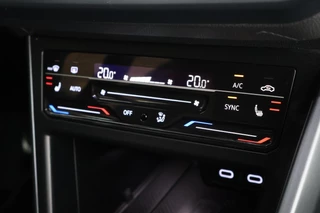 Volkswagen Polo 1.0 TSI 95pk 2x R-Line Climate Control ACC Camera Stoelverwarming Keyless Navigatie / 34