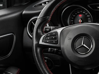 Mercedes-Benz CLA-klasse 180 Business Solution AMG Night Upgrade | Panoramadak | Camera | Apple CarPlay/Android Auto | LED | Navigatie| Stoelverwarming | 18" / 18
