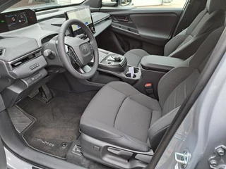 Toyota C-HR+ FIRST EDITION 77KWH 20" VELGEN WARMTEPOMP EL-ACHTERKLEP PRIVACY-GLASS 18"LMV BLIND SPOT STOELVERW. P-SENSOREN / 8