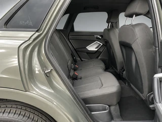 Audi Q3 35 TFSI 150 pk S Line AUT . | zwart optiek | 20'' lichtmetalen velgen | adaptieve cruise | sportstoelen | apple carplay | led kopl. / 21