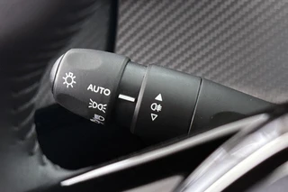 Peugeot 208 1.2 PureTech 100 Style / 32
