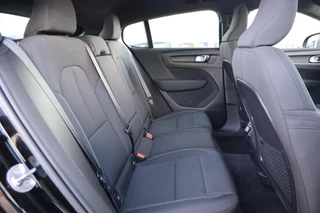 Volvo C40 Recharge Core 69 kWh|Camera|Panoramadak|Carplay|Navi| / 23