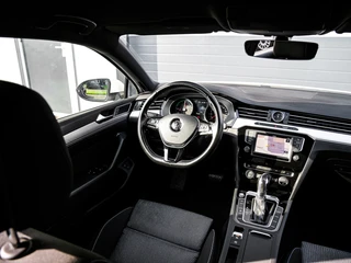 Volkswagen Passat Variant 1.4 TSI GTE Connected Series Camera | Full LED | App-connect | Comfortstoelen | PDC v+a | / 17