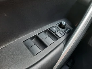 Toyota Corolla Cross 2.0 HYBRID FIRST EDITION BLIND-SPOT ELEK-ACHTERKLEP KEYLESS LM-VELGEN PARK-SENSOREN APPLE/ANDROID STOELVERW DRAADLOOS-LADEN AD-CRUISE BLUETOOOTH DAB+ / 14