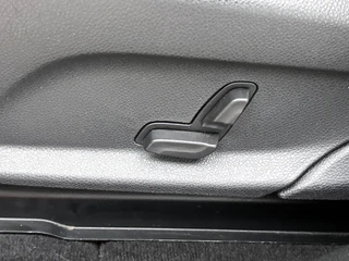 Mercedes-Benz GLC-klasse 300e 4MATIC Business Solution AMG | Panodak | Burmeister | Trekhaak | 360 Camera | Adaptive Cruise Contr. / 24