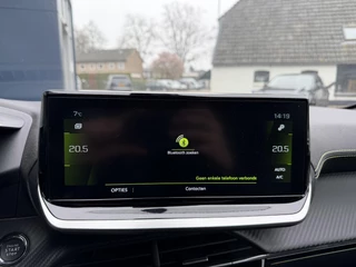 Peugeot 208 1.2 Turbo 100 PK GT | Navigatie | Zwart dak | Sportstoelen | Keyless Start | 17" Lichtmetalen Velgen | Full LED Verlichting | Climate Control | Cruise Control | Camera | Parkeersensoren | Dodehoek detectie | / 15