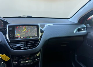 Peugeot 2008 1.2 PureTech Allure automaat / 12