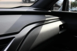 Lexus UX 250h Preference Line 1e EIGENAAR NL-AUTO KEYLESS CARPLAY/ANDROID BLIND-SPOT CAMERA PARK-SENS / 24