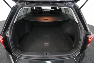 Volkswagen Passat Variant 1.5 TSI Elegance (Automaat) + Trekhaak / 32