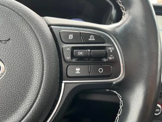 Kia e-Niro DynamicPlusLine 64 kWh | Elektrisch schuifdak | Keyless entry | Stoelverwarming / 17