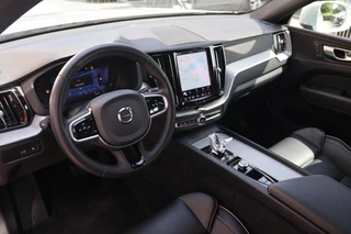 Volvo XC60 T6 Recharge AWD Plus Bright | Stoelverwarming | Trekhaak  | Parkeercamera | Panoramadak | Long Range |   Memory Stoelen | Keyless / 21