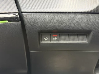 Peugeot e-2008 GT Pack 50 kWh 136PK Automaat Navigatie, Achteruitrijcamera, Keyless, Stoelverwarming, Adaptieve Cruise Control / 19