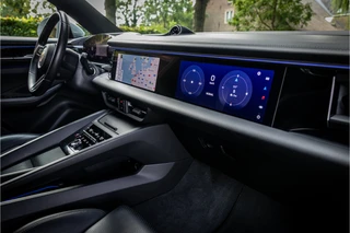 Porsche Macan 4 100 kWh  Pano Luchtvering Sport Chrono Matrix Passenger Display / 14