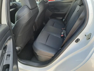 Toyota Yaris 1.5 Hybrid Executive DODEHOEK PARELMOER SPORTSTOELEN STOELVERWARMING PDC LED / 12