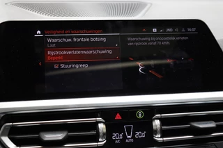 BMW 4 Serie Gran Coupé 420i High Executive M Sport Pakket Automaat  / Live Cockpit Professional / Schuif-/kanteldak / Leder / DAB / Stoelverwarming / 19 Inch / Shadow Line / Active Cruise Control / LED / M Sportremsysteem / Achteruitrijcamera / Extra Getint Glas / 29