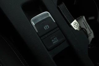 Volkswagen Passat Variant 1.6 TDI Comfort Business  Automaat, Navigatie, Apple carplay, Climate, / 35