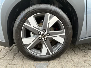 Toyota Aygo X HYBRID 115 PLAY NIEUW & DIRECT LEVERBAAR!!! APPLE/ANDROID CLIMA AD-CRUISE CAMERA 17" LM-VELGEN / 27