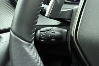 Peugeot 2008 1.2 Hybrid 145 Allure | Climate & Cruise Control | Parkeersensoren voor + achter | AppleCarplay/Android Auto | / 22