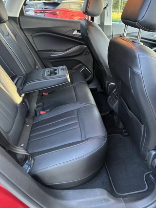 Opel Grandland X 1.6 Turbo Hybrid4 Automaat Ultimate | ECC | Navigatie | Leder | Winterpakket | Stoelventilatie | Camera | Trekhaak | 19" LM-Velgen | Zeer kompleet / 18