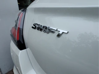 Suzuki Swift 1.2 SELECT SMART HYBRID  Direct Leverbaar | Tot 10 JAAR GARANTIE!  Inclusief € 2.400,- Voorraad Voordeel / 30