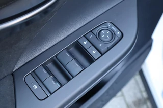 Toyota C-HR PLUG-IN HYBRID 220 GR SPORT NIEUW&DIRECT LEVERBAAR! BLIND-SPOT STOEL/STUURVERW. 19"LMV PARK-SENSOREN KEYLESS / 20