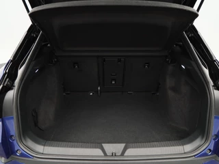 Volkswagen ID.4 First 77 kWh 204 Pk | Stoel/Stuurverwarming | Camera | Half Leer | CarPlay | Adaptive cruise | 20 Inch | 97.053 Km !! / 19