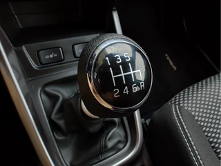 Suzuki Vitara 1.4 BOOSTERJET SMART HYBRID SELECT  Keyless | Camera | Stoelverwarming | Navi / 19