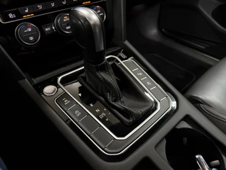 Volkswagen Passat Variant 2.0 TSI R-line Executive Business | VOL! | PANO | IQ.LIGHT | Dynaudio| Virtual | Leder | HuD | Trekhaak / 20