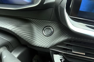 Peugeot 208 PureTech 100pk Allure Pack | Navigatie | Trekhaak | Achteruitrijcamera | Stoelverwarming | Climate control | Cruise control | Apple Carplay/Android Auto | Lichtmetalen velgen / 25