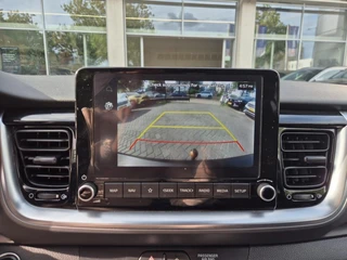 Kia Stonic 1.0 T-GDi MHEV DynamicPlusLine | Cruise Control | Climate Control | Camera | Navigatie | Parkeersensoren | Trekhaak | Zwart Dak | / 20