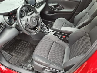 Toyota Yaris 1.5 HYBRID EXECUTIVE HEAD-UP STOELVERWARMING BI-TONE PARK-SENSOREN HALF-LEDER 17"LM-VELGEN PRIVACY-GLASS / 14