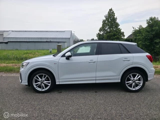 Audi Q2 35 TFSI S Edition / Pano / Navi / Camera / Virtual / 38