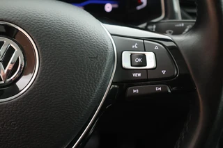 Volkswagen T-Roc 1.5 TSI 150pk DSG Sport Trekhaak Stoelverwarming Camera Keyless Navigatie / 19