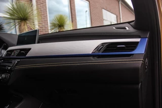 BMW X2 sDrive18i High Executive M-sport | 2e eigenaar | Driving Assistant | Panoramadak | 19 inch | Keyless entry | Head-up | Shadow line | HiFi audio | Stoelverwarming | Alcantara / 39
