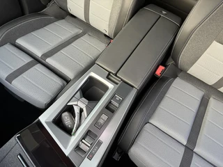 Opel Grandland Electric Business Edition 73 kWh | ECC | Navigatie | Elektrisch glazen panorama-dak | Matrix LED Verlichting | Cruise control | Camera | Winterpakket | 19" LM-Velgen / 15