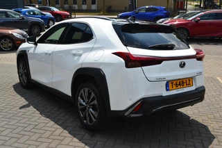 Lexus UX 250h F Sport Design NL-AUTO FACELIFT STOELVERW TRIPLE-LED / 7
