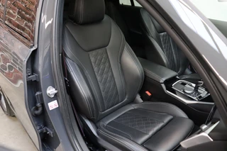 BMW 3 Serie Touring M340i xDrive High Executive M Sport Pakket Automaat  / Live Cockpit Professional / Panoramadak / Trekhaak / Individual Leder Merino / Driving Assistant / M Sport Differentieel / Harman Kardon / M Adaptief Onderstel / Safety Pack / Head-Up Display / 19 Inch / Stoelverwarming voor+achter / 22