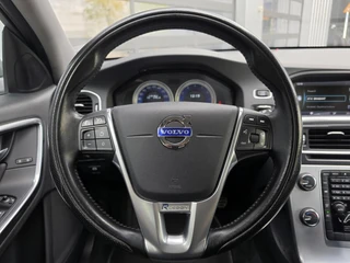 Volvo V60 1.6 T3 R-Design / 17