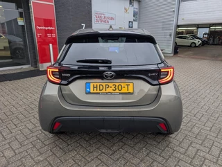 Toyota Yaris 1.5 Hybrid 115 First Edition LM-VELGEN AD-CRUISE NAVI CAMERA PRIVACY-GLASS / 8