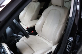 BMW X1 xDrive25i High Executive xLine Automaat  / Navigatiesysteem Plus / Driving Assistant Plus / Trekhaak / Panoramadak / Park Assistant / Leder / Park Assistant / AWD / 18 Inch / Head-Up Display / Stoelverwarming / Hifi / Parkeersensoren / Climate Control / LED / 17