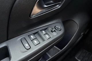 Opel Corsa 1.2 Turbo 100pk Automaat Elegance | Navigatie | Apple Carplay/Android Auto | Airco | Parkeersensoren | Cruise control | LED koplampen | Lichtmetalen velgen / 17
