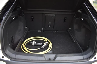 Volkswagen ID.4 First Max 77 kWh | Head-Up display | Stoelmassage | Pano | / 16