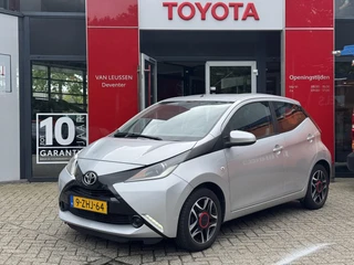 Toyota Aygo X-PLAY 5-DEURS CAMERA AIRCO LED-DAGRIJVERL. LM-VELGEN LAGE-KM-STAND