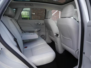 Leapmotor B10 Design Hybrid EV 18.8 kWh | Nu beschikbaar | Wltp 900km gecombineerd | Elektrisch 82km Wltp | Luxe uitvoering | Camera rondom | Stoel en stuurverwarming | Draadloze telefoonoplader | Keyless entry en start / 14