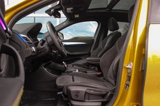 BMW X2 sDrive18i High Executive M-sport | 2e eigenaar | Driving Assistant | Panoramadak | 19 inch | Keyless entry | Head-up | Shadow line | HiFi audio | Stoelverwarming | Alcantara / 14