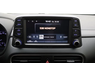 Hyundai Kona 1.0T 120pk Fashion | Navigatie | Trekhaak | Climate control | Achteruitrijcamera | Cruise control | Keyless | Lichtmetalen velgen | Parkeersensoren / 24