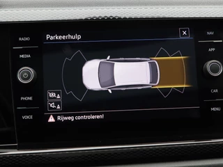 Volkswagen Taigo 1.0 TSi 110 Pk Automaat Life Business | Panorama dak | Adaptive cruise | Stoelverwarming | Trekhaak | CarPlay | 17 Inch | 86.564 Km !! / 28