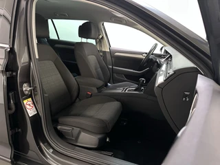 Volkswagen Passat Variant 1.5 TSI 150pk DSG Business Stoelverwarming Virtual Cockpit Navigatie DAB+ / 8