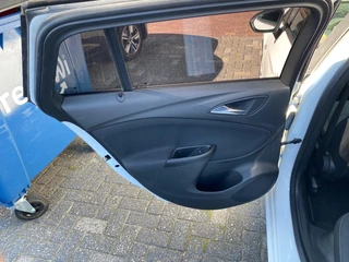 Opel Astra Sports Tourer 1.2 Business Edition / 26